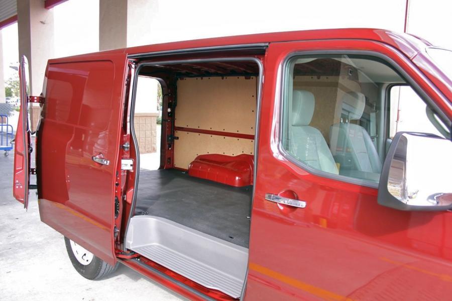  Nissan NV2500 HD 2012 года  (фото 32 из 38)